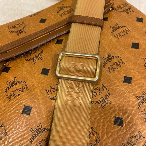 MCM LIMITED EDITION UNISEX CROSSBODY - Picture 4 of 9